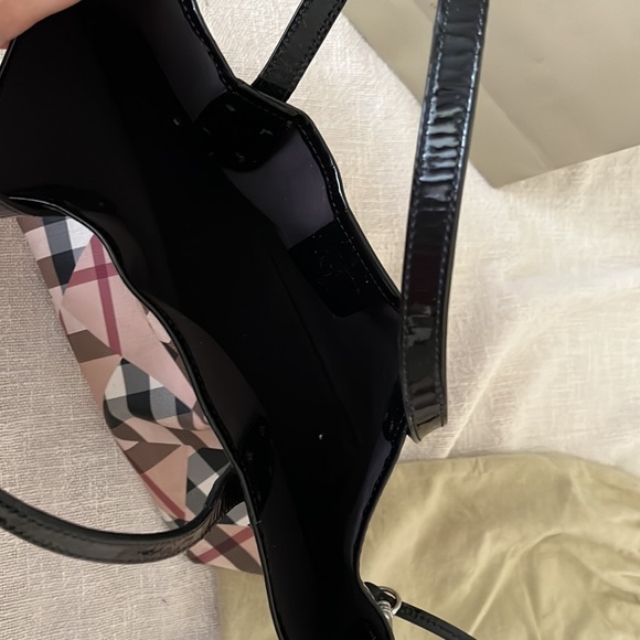 Burberry Handbag Tote ๐ - Picture 6 of 13